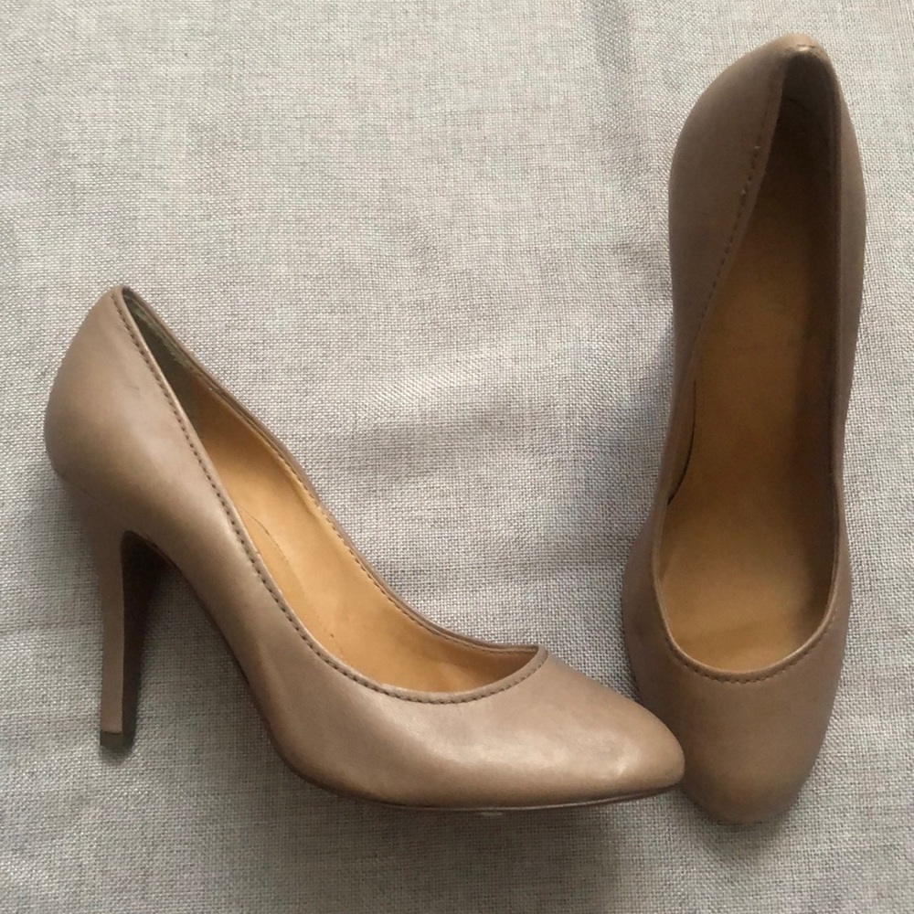 Pumps - Picture 3 of 5